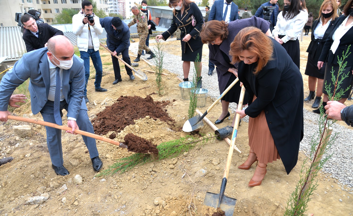 Bakı və Şuşa məktəbi arasında saziş imzalanıb və ağacəkmə aksiyası keçirilib